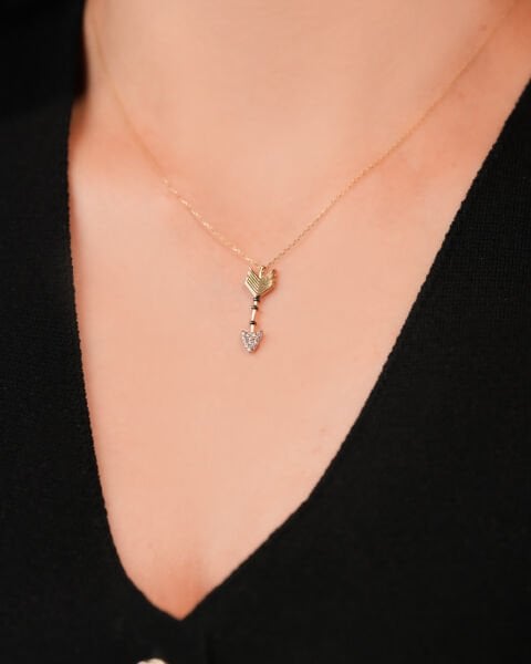 14 Ayar Altın Taşlı Ok Kolye