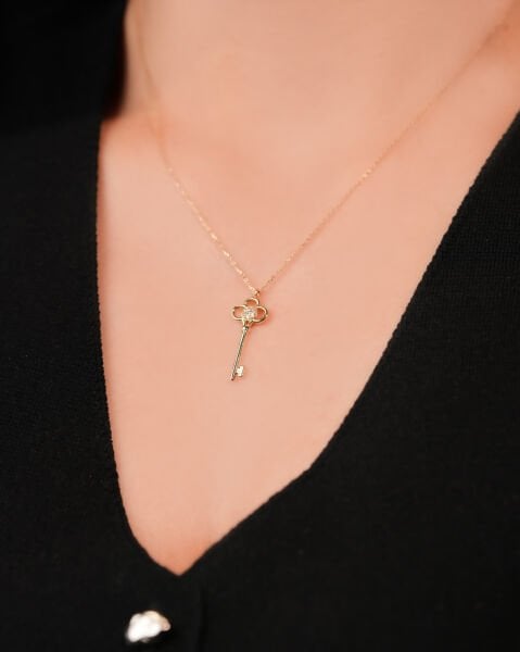 14 Ayar Altın Çiçek Formlu Anahtar Kolye