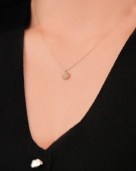 14 Ayar Altın Minimal Güneş Figürlü Taşlı Kolye
