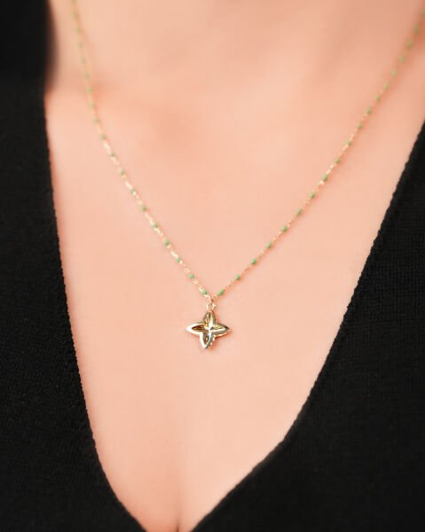 14 Ayar Altın Yeşil Mine Detaylı Yıldız Çiçek Kolye