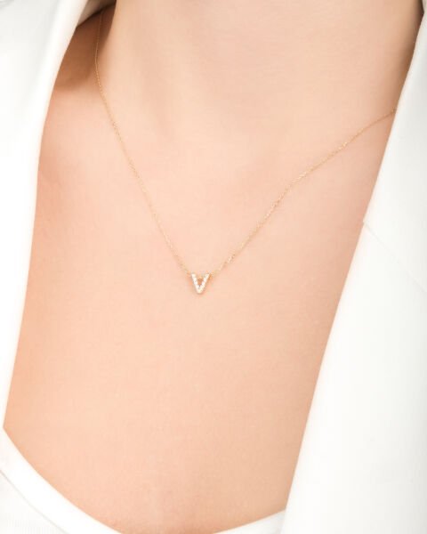 14 Ayar Altın Taşlı V Harfi Kadın Kolye