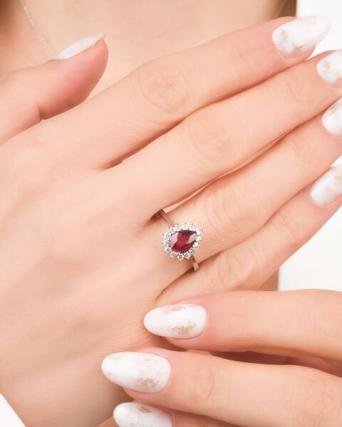 Pırlanta Yakut Taşlı Damla Model Yüzük