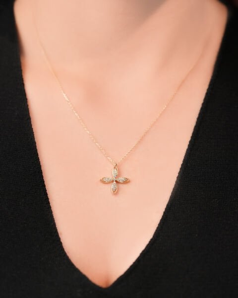 14 Ayar Altın Taşlı Çiçek Kolye