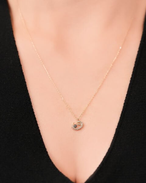 14 Ayar Altın Taşlı Vav Kolye