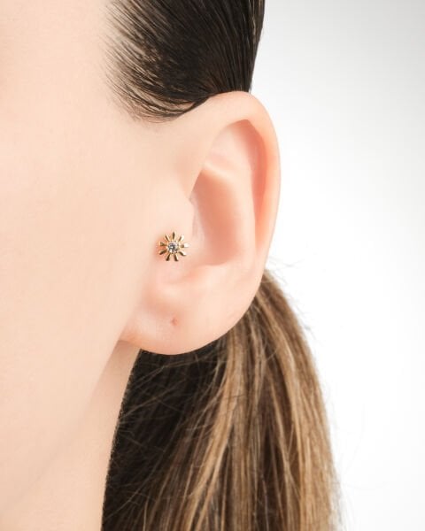 14 Ayar Altın Papatya Figürlü Taşlı Tragus Küpe